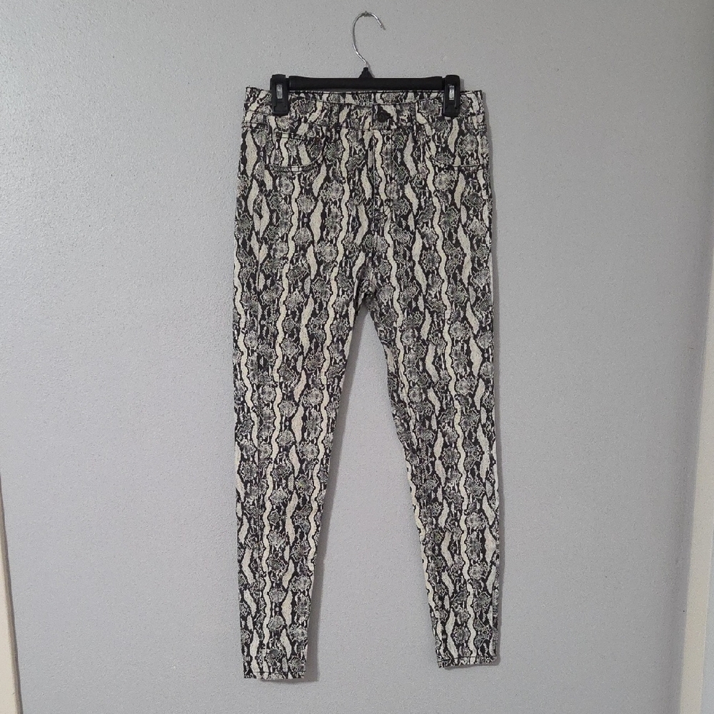 Wild Fable Black and White Snake Print Skinny Pants